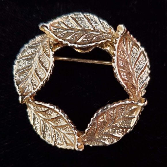 Vintage Gerry's Gold Tone Leaf Brooch Pin - Picture 1 of 5